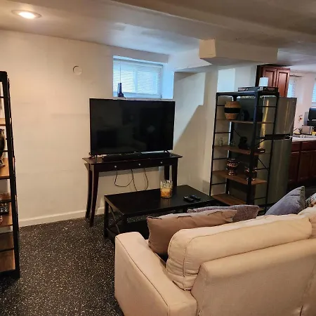 Cozy Studio; Lower Level Unit-2