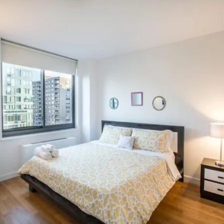 Modern 2 Bedroom With Rooftop Lounge-2