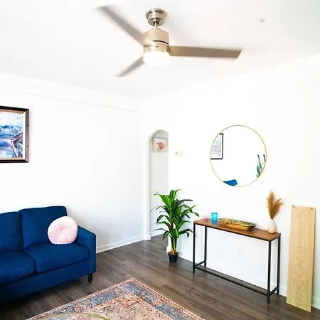 Beautiful 3-Bedroom Home In Brooklyn With Parking-2