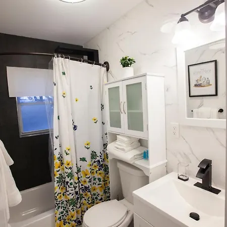 Alafia- Cozy Jfk Area Home - This Property Is A Hosted Property Meaning The Host Live On Site-3