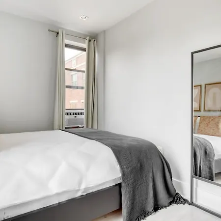 Les 2Br W Elevator Wd Roof Nr Parks Nyc-788-2