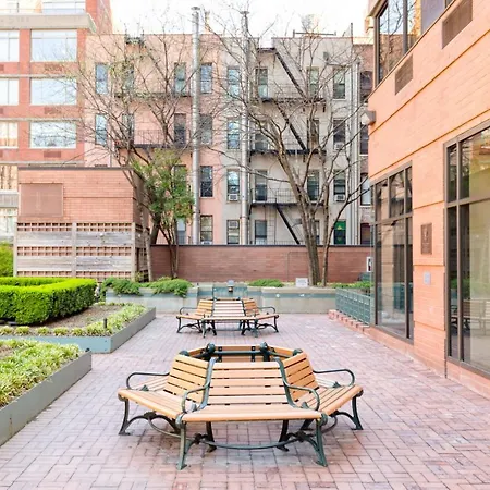 Ues 2Br W Elevator Doorman Gym Nr Central Park Nyc-1072-3