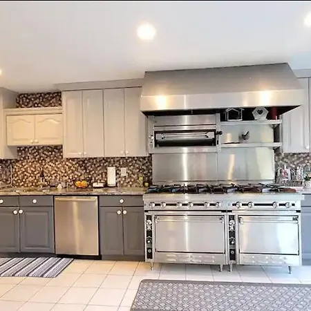 Queens House Of Comfort 4Bedroom-2