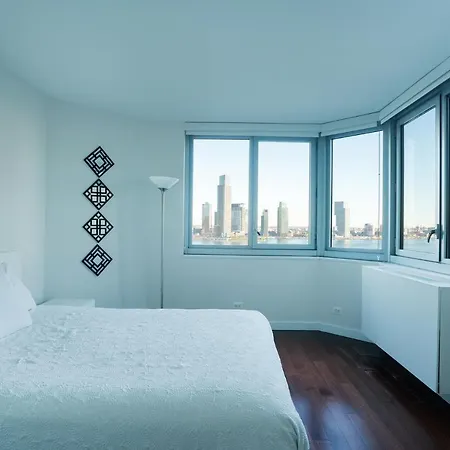 Elegant 3 Beds 2 Baths In Murray Hill-2