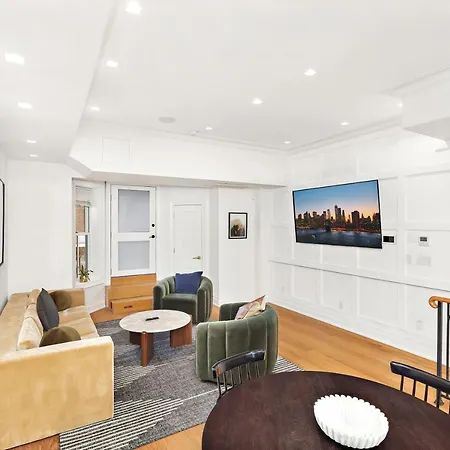 Luxurious 5 Bedroom Townhouse-3