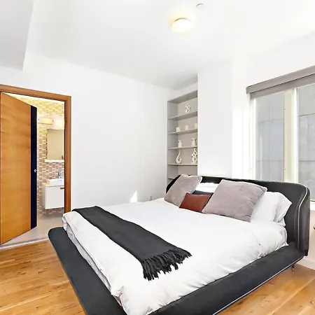 Luxurious 4 Bedroom Penthouse-3