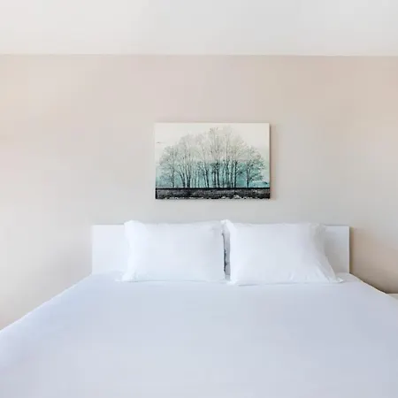 Stunning 2 Bedroom In Nyc With Private Balcony-3