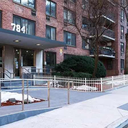 Stunning 2 Bedroom In Nyc With Private Balcony-2