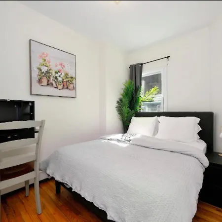 Three Bd Apartment Near Times Square-2