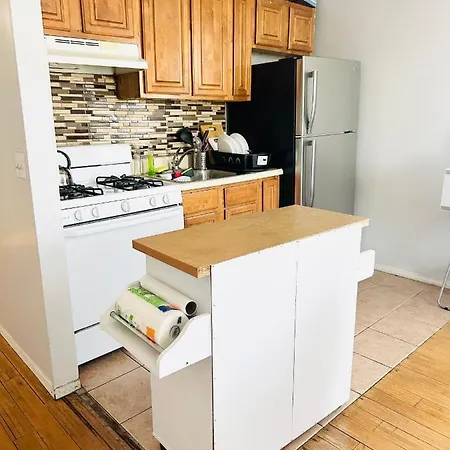 Charming 3 Bedroom Apt In Brooklyn-2