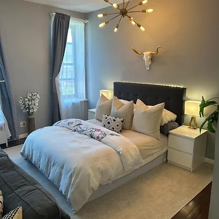 Luxury Apt - 3 Stops To "Time Square"-3