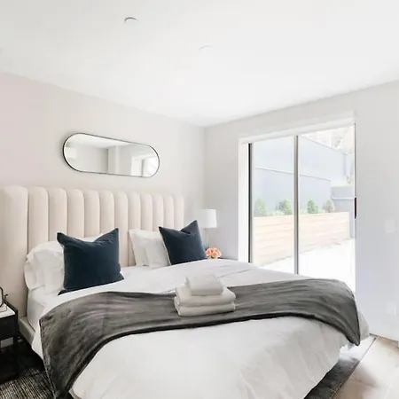 Casa Del Sogno Upper East Side- Massive 1Br W Private Patio-3