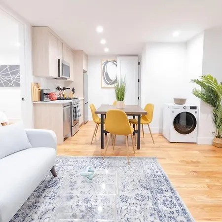 323-1 Specious 2Br Williamsburg-3