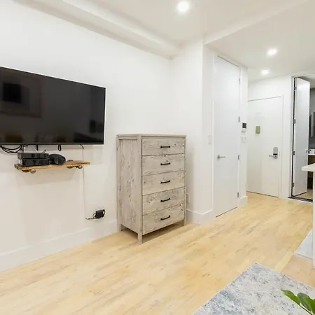 1597-1 Large Studio W D In The Unit Prime Ues-3