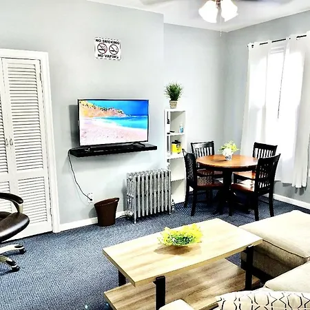 3 Bedrooms 1 Bath Apt, 10 Min To Manhattan!-2