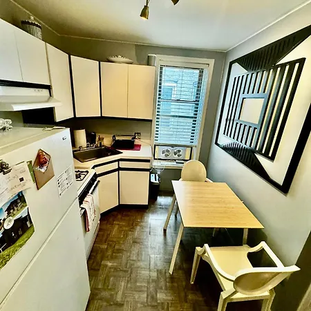 Amazing Ground Floor 2 Bedrooms In Nyc Subway Crossing The Street And One Station To Manhattan-2
