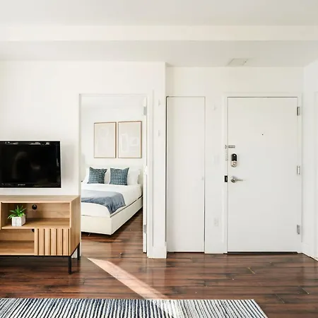 809-5A Gorgeous New 1Br Heart Of Midtown-2