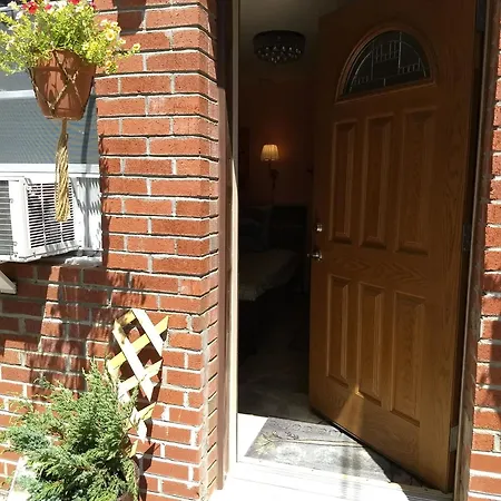 Cozy Studio At The Heart Of Jackson Heights-3