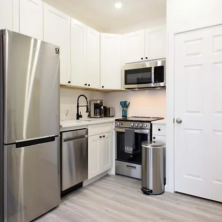 240-11 New Studio Prime Upper East W&D-3
