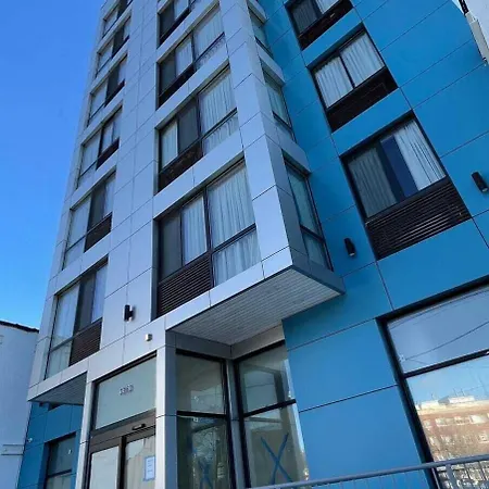 Royal Hotel Bronx-2