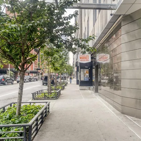 Hells Kitchen 1Br W Doorman Nr Central Park Nyc-525-2