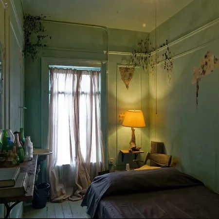 Carlton Arms Hotel-3