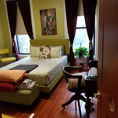 Spacious Fully Furnished Harlem Apartment Near Morningside Park-3